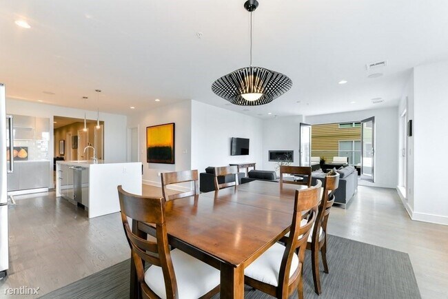 Building Photo - 1 br, 1 bath Condo - 405 W 1st St