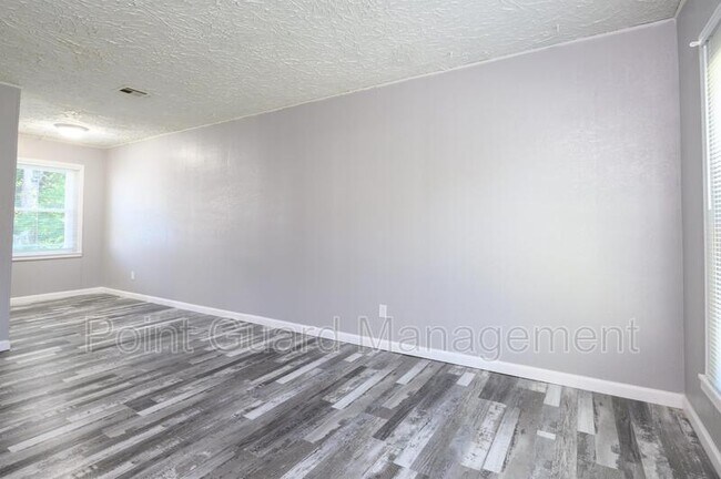 Building Photo - 1037 S Vine St