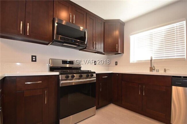 Foto del edificio - Live In The Heart Of Summerlin 2 Bed 2 Bat...