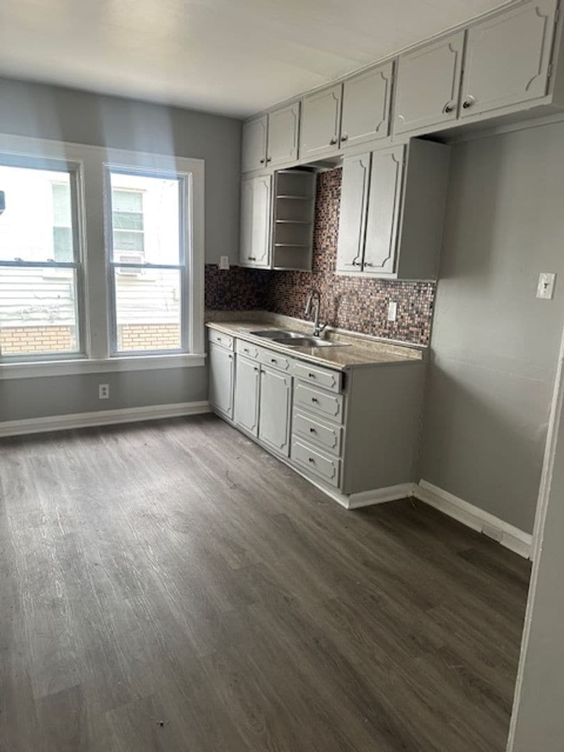 3643 E 146th St Cleveland, OH 44120 – photo 3