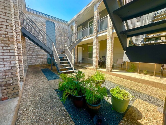 Foto del edificio - 1 BED 1 BATH IN AUSTIN TX!