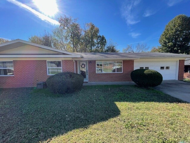 Foto principal - 209 Sanders Ave