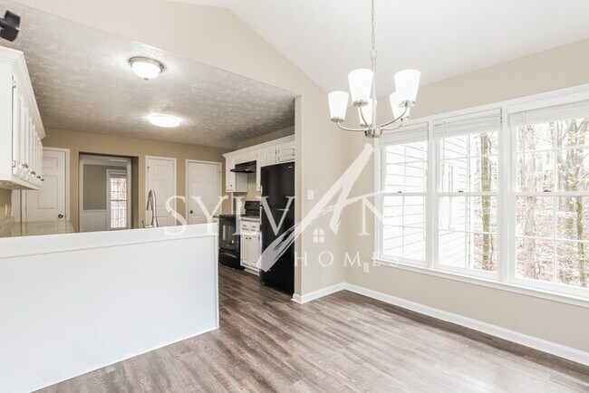 Building Photo - Your dream home awaits!