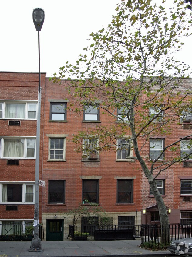 Foto principal 11/10/06 - 308 W 22nd St