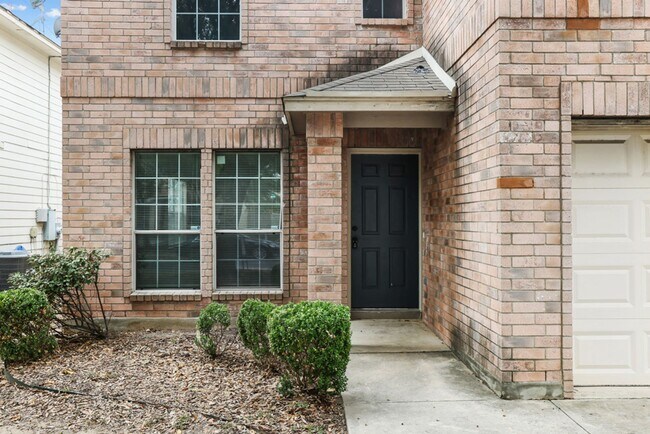Foto del edificio - 5 Bedroom/2.5 Bath Champions Park Subdivision