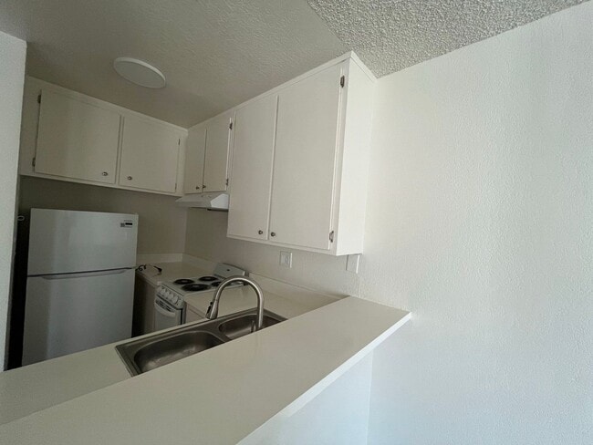 Building Photo - 9010 Tobias Ave