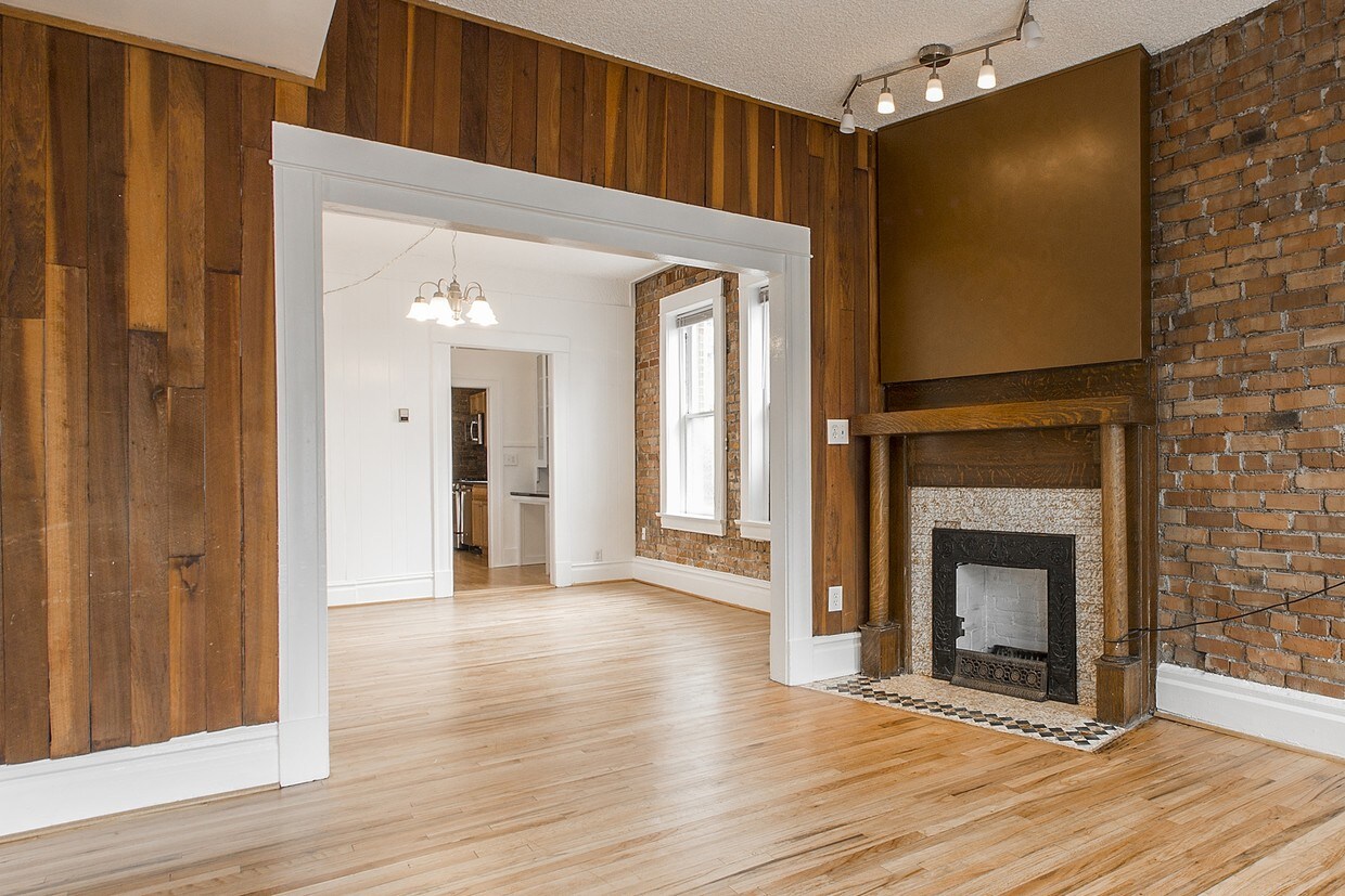 Primary Photo - 60 E St E