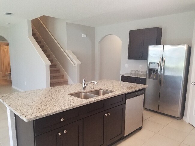 Building Photo - Gorgeous 5-Bedroom, 3-Bathroom  Home in Da...