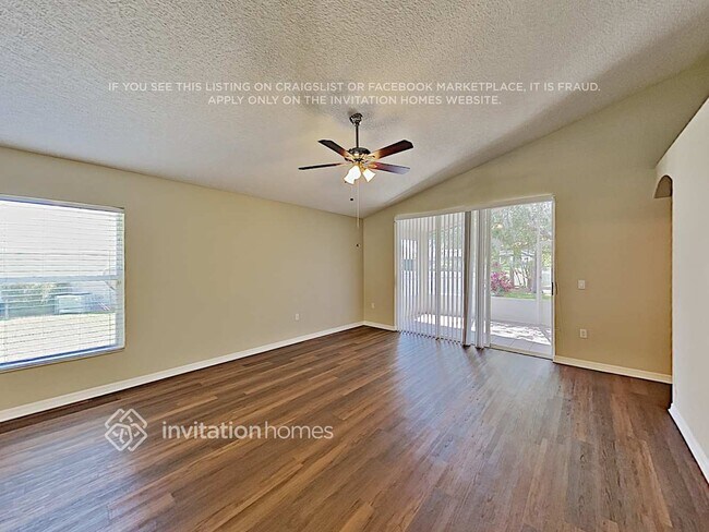 Foto del edificio - 92 Spring Glen Dr