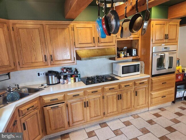 Foto del edificio - 122 Cornell Rd