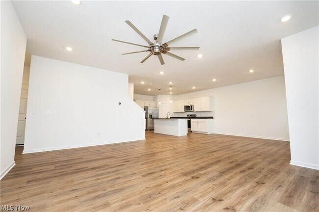 Foto del edificio - 98 Brewster Dr