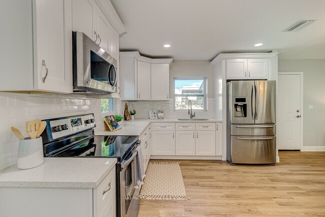 Building Photo - 516 Mabel Ave