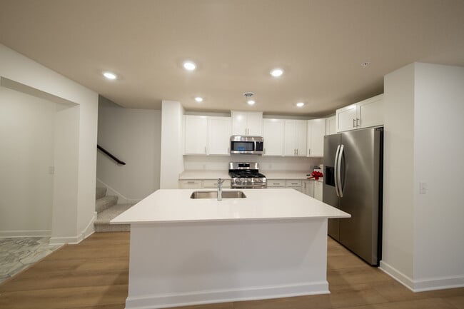 Foto del edificio - 21715 Denton Ave