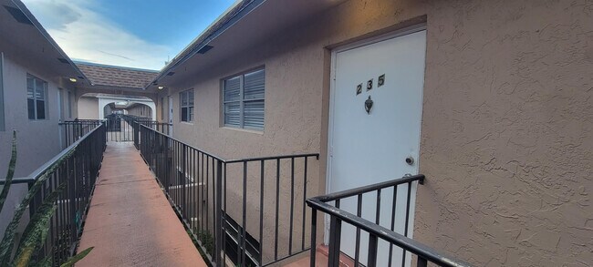 Building Photo - 600 SW 2nd Ave