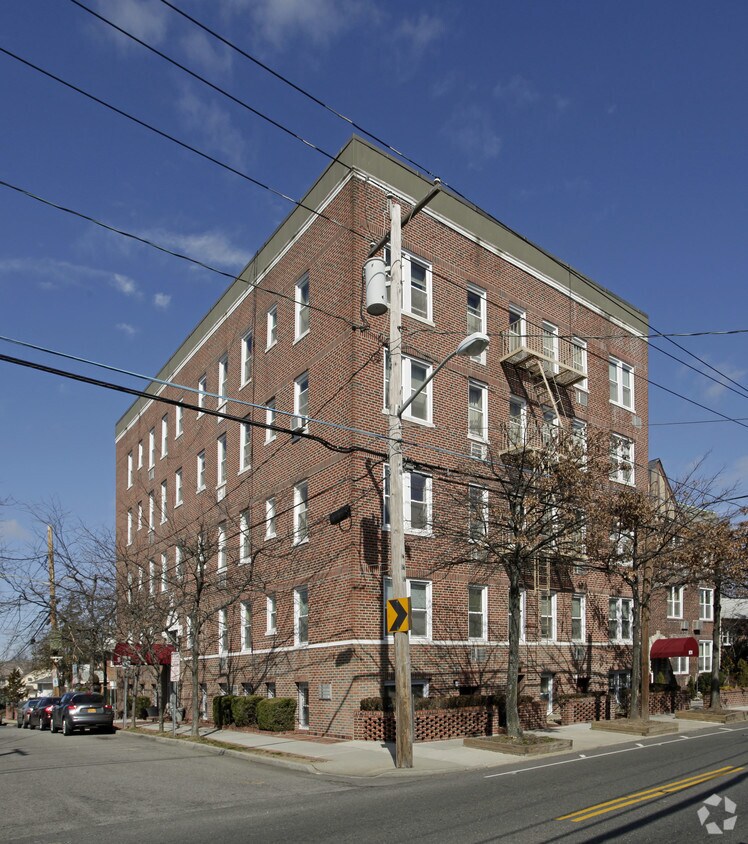 302 Longacre Ave, Woodmere, NY 11598 Apartments in Woodmere, NY