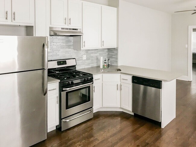 Foto del edificio - 2206 W Foster Ave