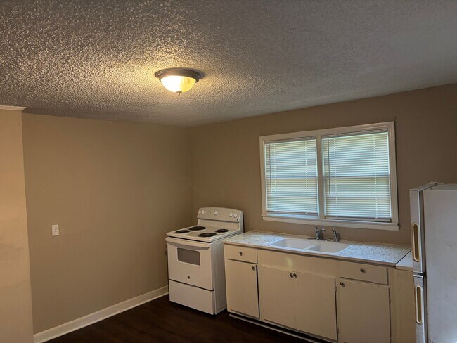 Building Photo - 213 Caulder Cir