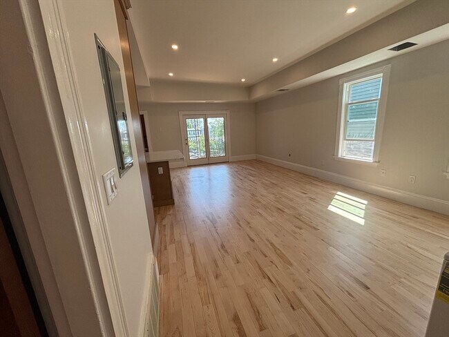 Foto del edificio - 873 E 4th St
