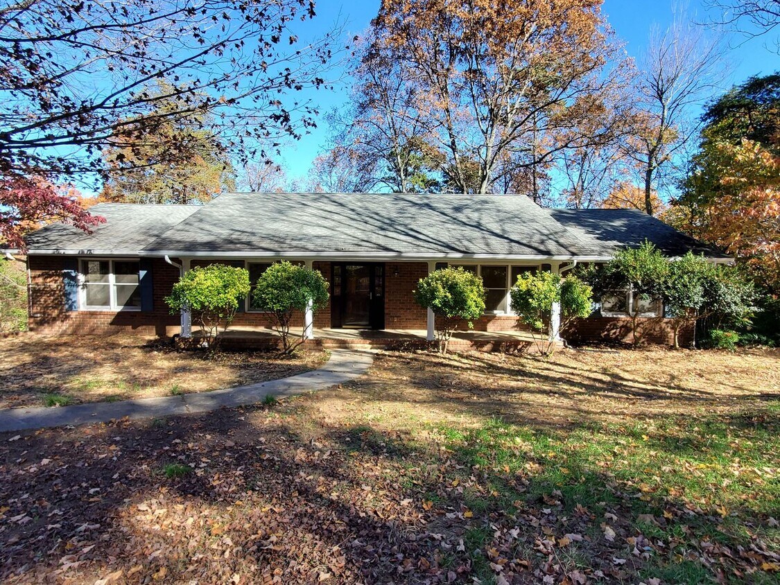 Foto principal - FARRAGUT HILLS BASEMENT RANCH BEAUTY 3 BDR...