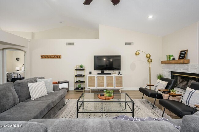 Foto del edificio - 5638 E Helena Dr