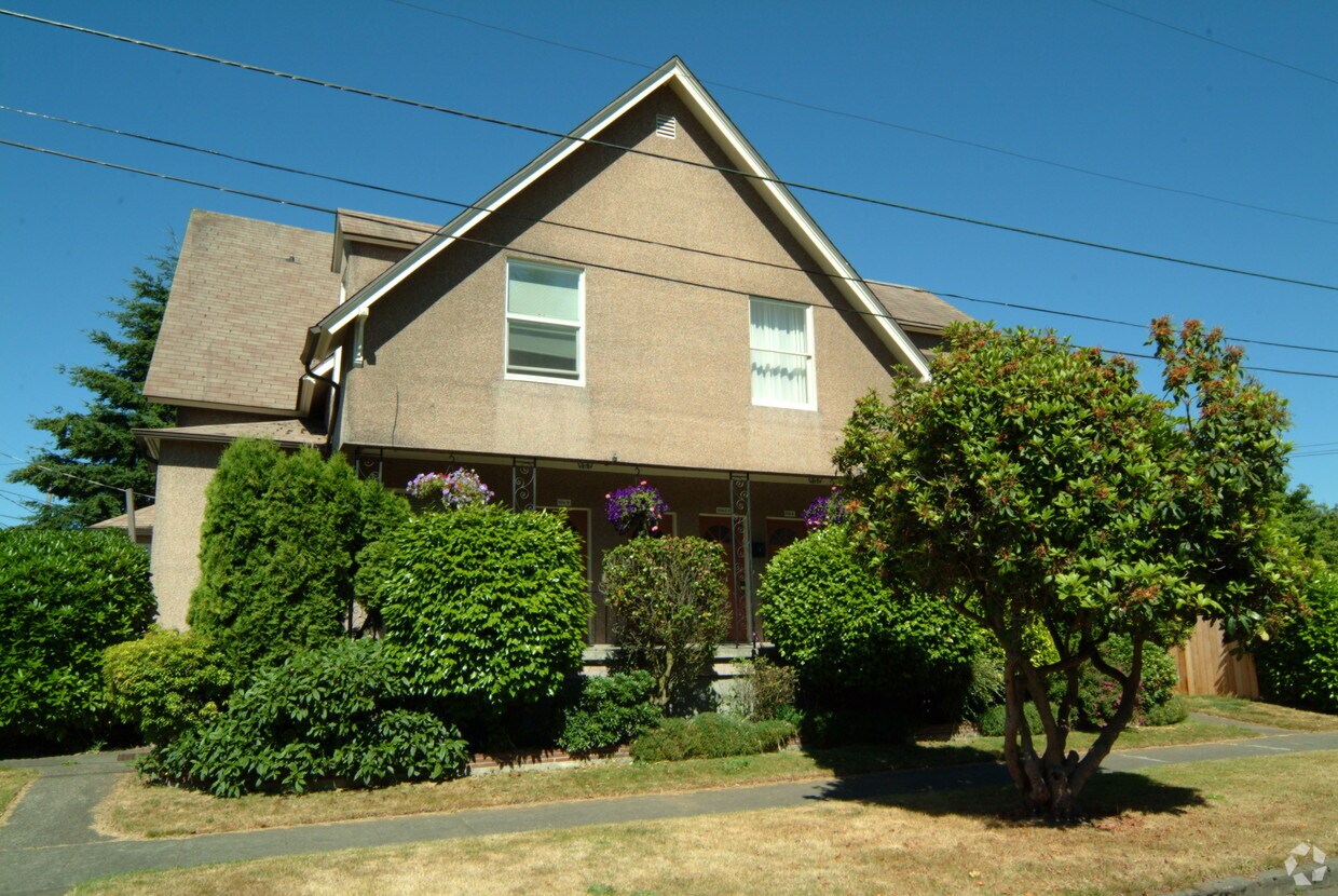Primary Photo - 1106 Pine St