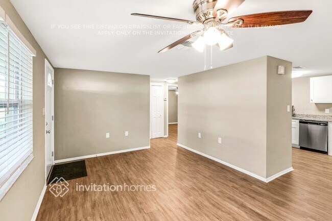 Foto del edificio - 9410 Rainbow Ln