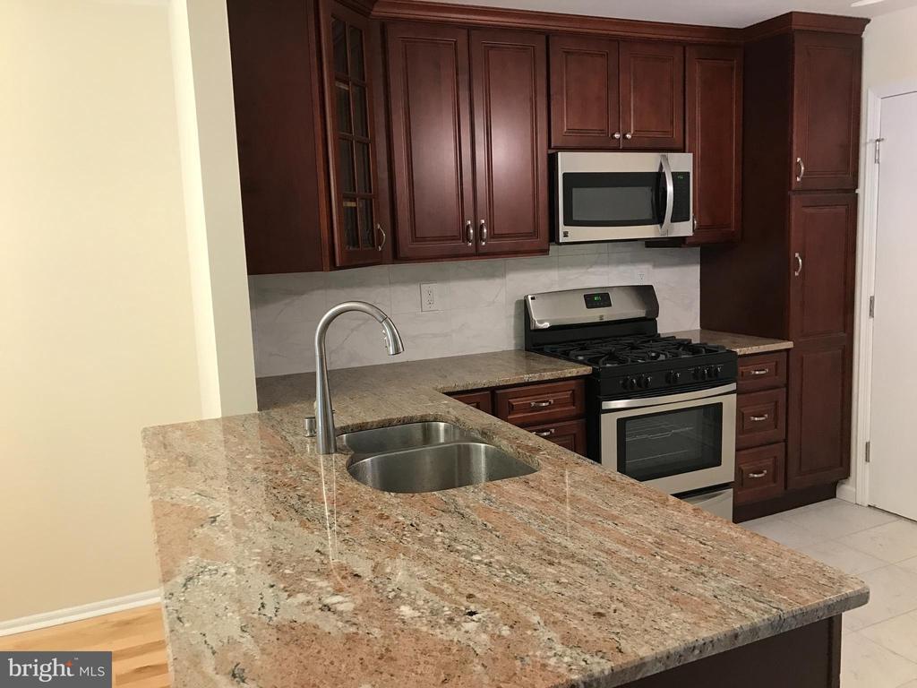 Foto principal - 12 Manor Dr