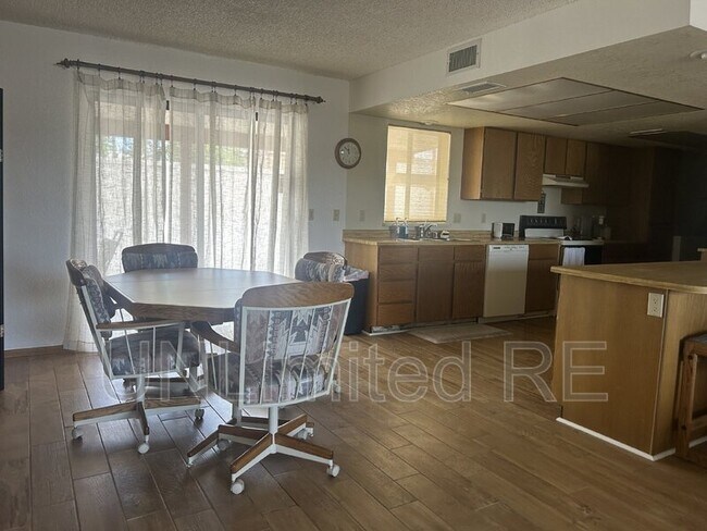 Building Photo - 680 Papoose Dr