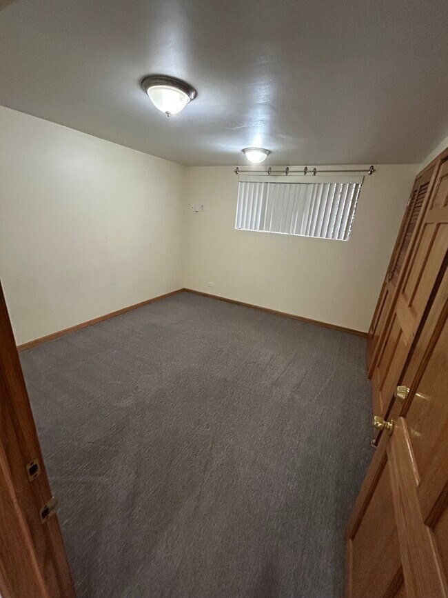 Bedroom - 5442 N Sawyer Ave