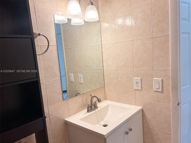 Foto del edificio - 251 NW 177th St