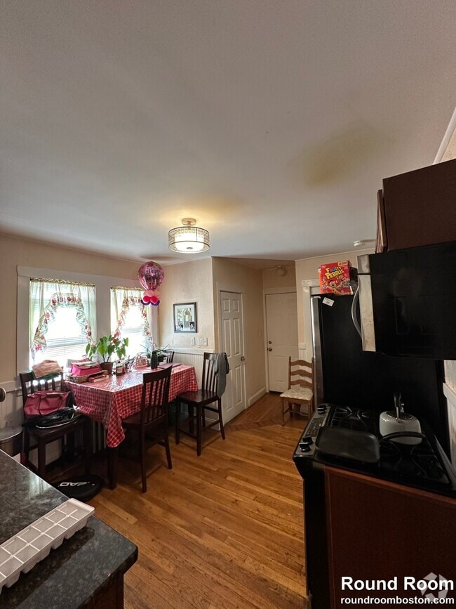 Building Photo - 62 Litchfield St