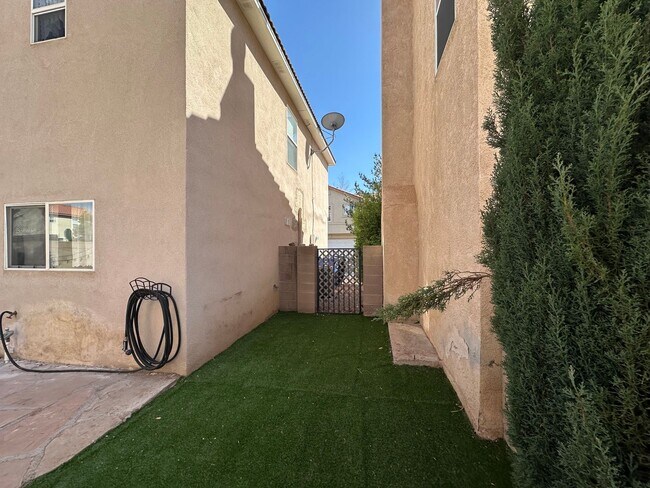 Foto del edificio - 2139 Altura Verde Ln NE