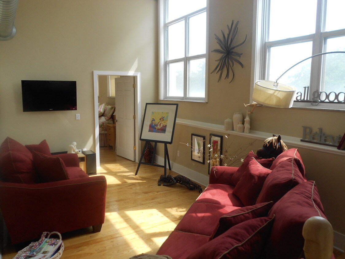 Family Room - 501 Sycamore St