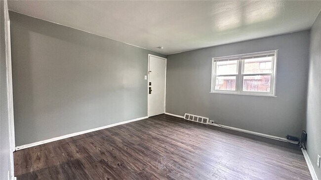 Building Photo - 200 Elm Street Unit 7a