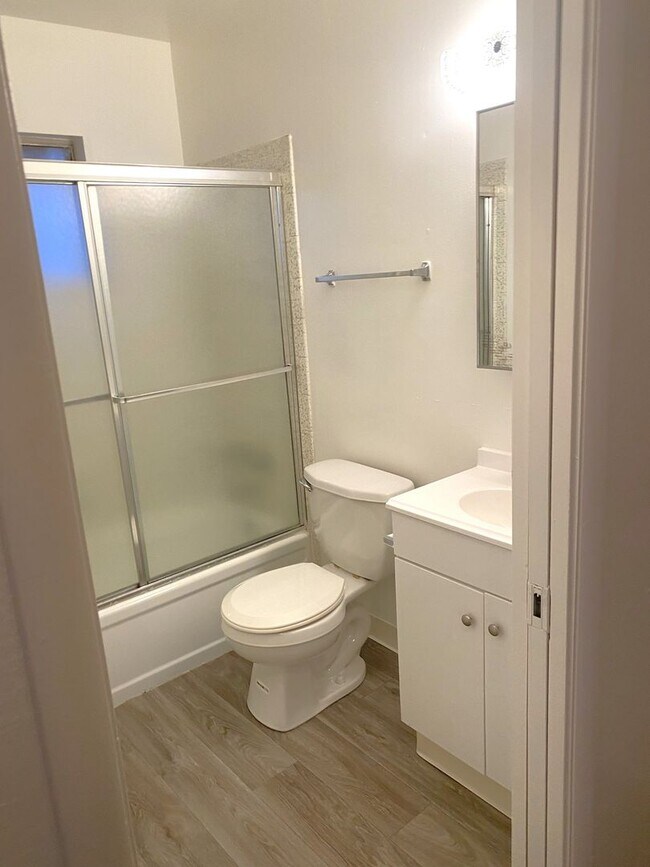 Foto del edificio - 2968 Salem Place Salem Place: Your Charmin...