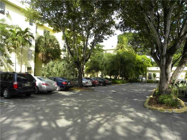 Foto del edificio - 1825 W 56th St