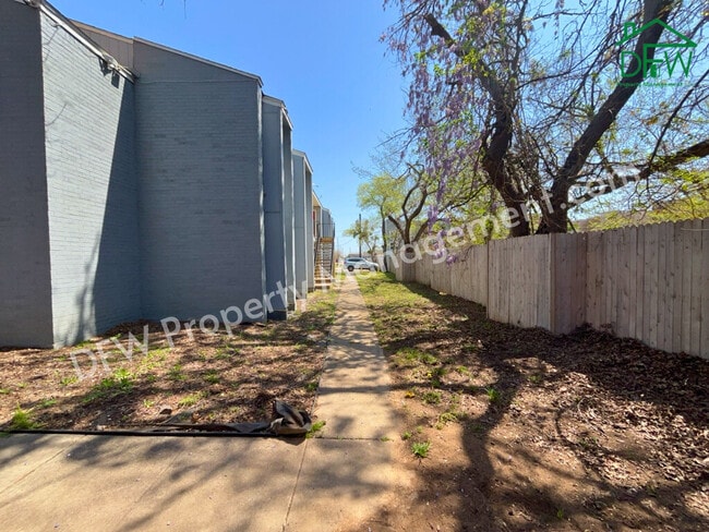 Building Photo - Fry Street Apartments