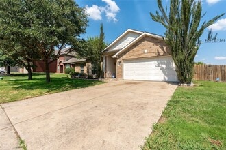 Building Photo - 2105 Sumac Dr