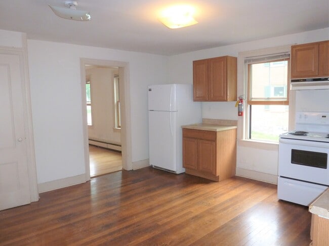 Building Photo - 97 N Winooski Ave