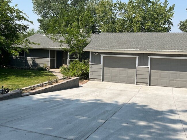 Foto del edificio - South Reno Stunner - Bring all of Your Toys!!