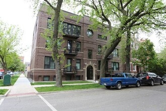 Building Photo - 900 N Fairfield Ave