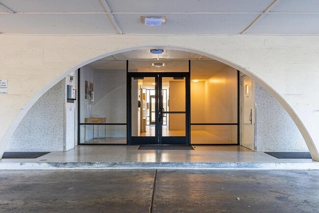 Building Photo - 207