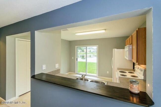 Building Photo - 201 Brookfall Dr