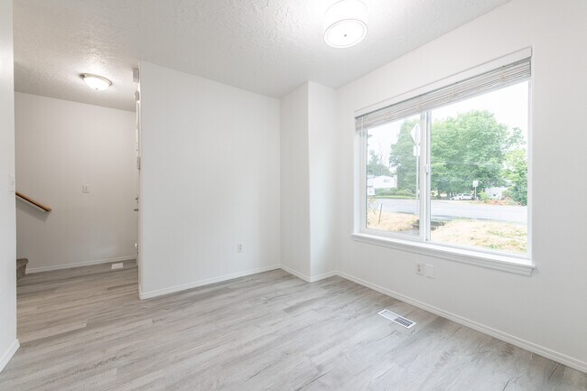 Building Photo - 3528 NE 148th Ave