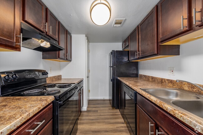 1BD, 1BA - Kitchen - The Magnolia Apartment Homes