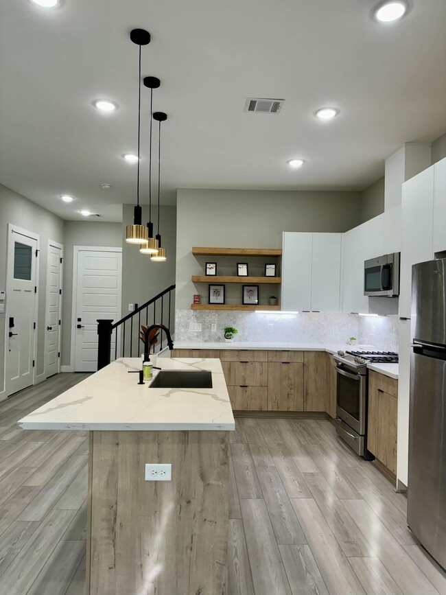 Building Photo - 7040 Avenue N