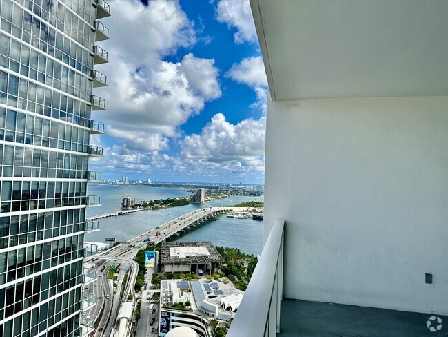 Building Photo - 1040 Biscayne Blvd