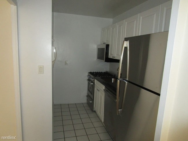 Building Photo - 355 E 72nd St