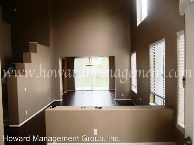 Building Photo - 6647 Kentwood Bluffs Dr