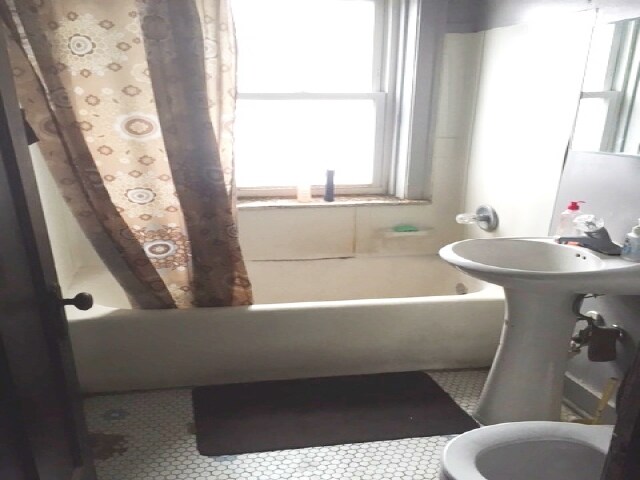 Bathroom - 5116 W North Ave